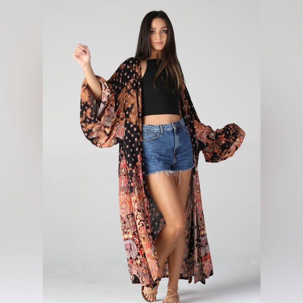 Just in @The King Kouture Boutique Long Black Floral Printed Kimono Med - Picture 2 of 9
